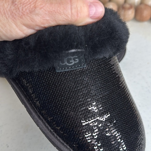 UGG SCUFFETTE II MIRROR BALL BLACK SEQUIN SLIPPERS US 5 - Picture 5 of 8